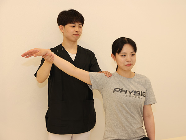 肩のストレッチ